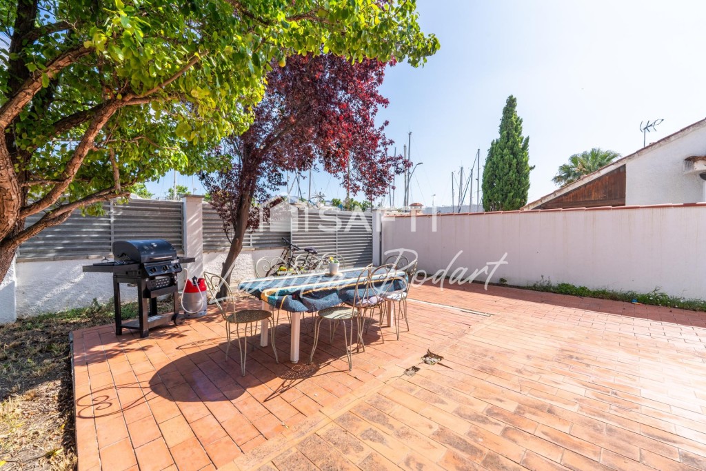 Imagen 2 de Casa adosada reformada 2 habitaciones y con Jardín Privado – Santa Margarita