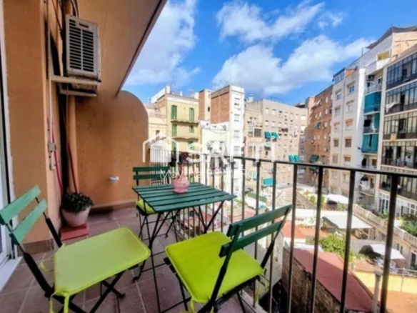 Imagen 2 de ¡Encanto modernista de 1900 en el corazón de Sant Antoni!