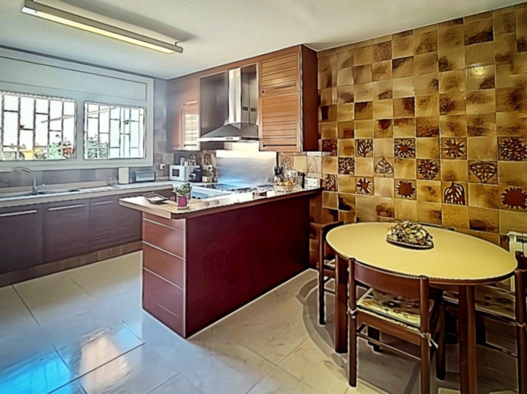 Imagen 4 de Chalet adosado de 6 habitaciones en Salt