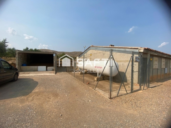 Imagen 2 de Nave de 1.500 m² con luz