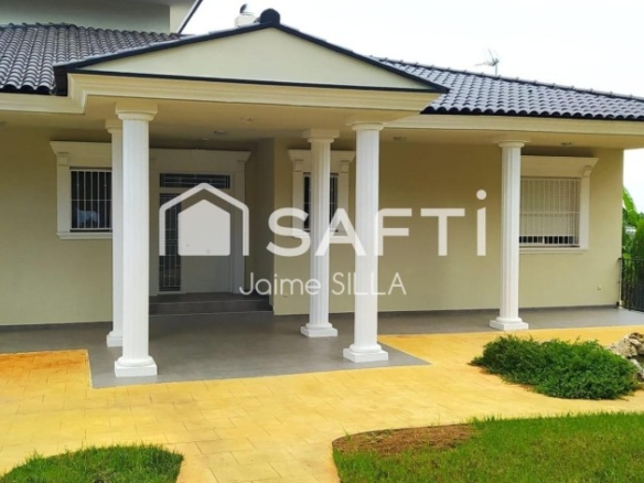 Imagen 1 de Chalet independiente de 475 m² en parcela de 1.400 m²