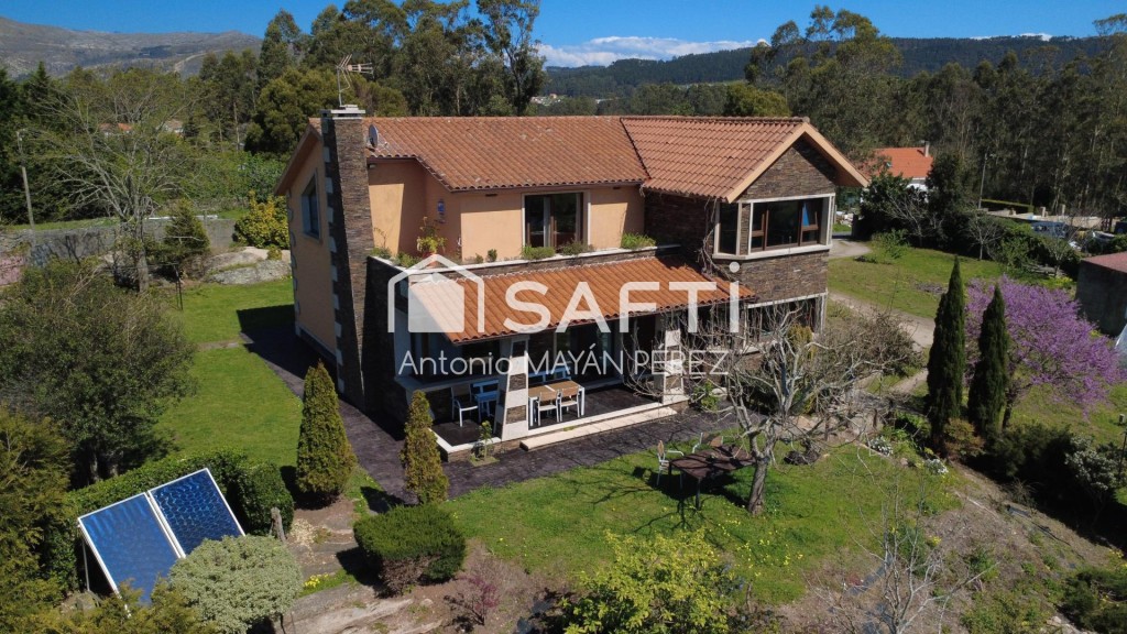 Imagen 1 de CASA CHALET CON TERRENO EN BRETAL ( RIBEIRA )