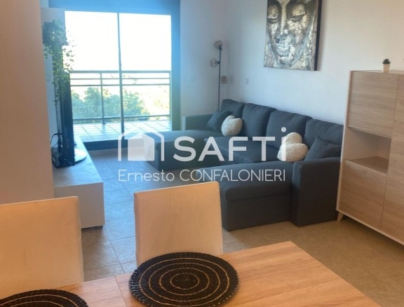 Imagen 2 de Hermoso piso esquinero con vistas al mar y con licencia turística en urbanización Panorámica Golf.