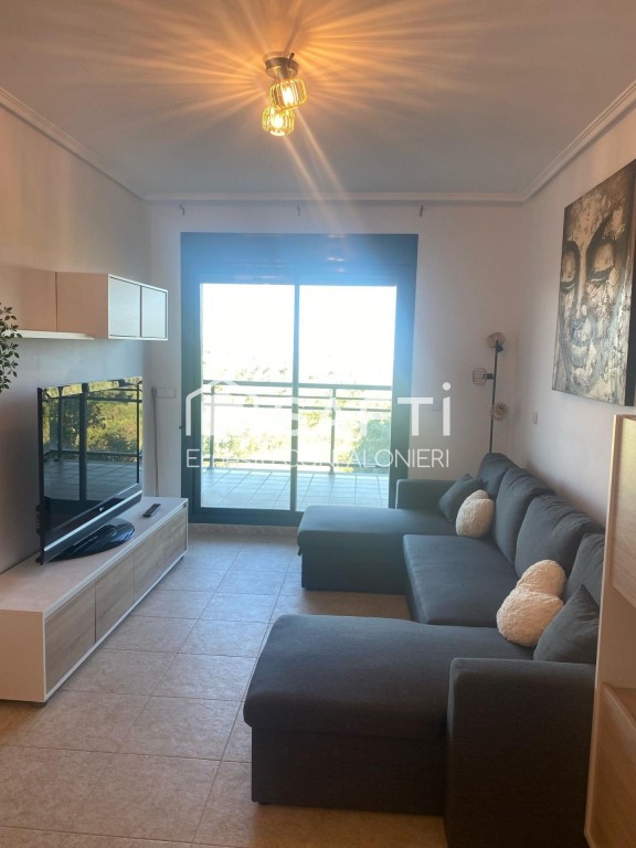 Imagen 3 de Hermoso piso esquinero con vistas al mar y con licencia turística en urbanización Panorámica Golf.