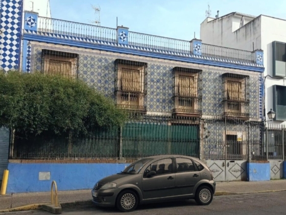 Imagen 1 de Casa de 1.063 metros junto a puerta palmas. Gran ubicación.