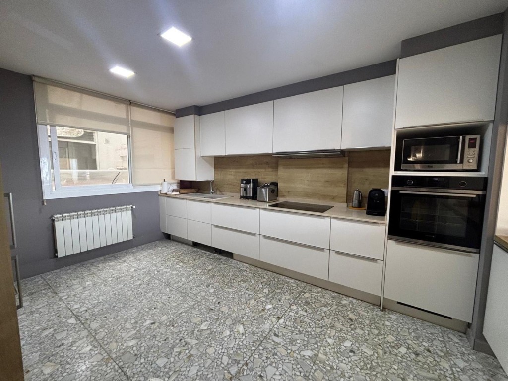 Imagen 4 de SE VENDE ESPECTACULAR PISO EN SANJURJO BADIA - VIGO - PONTEVEDRA