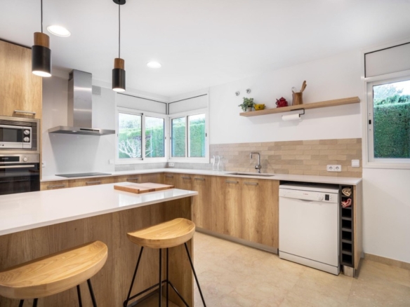 elegancia y mar: tu vida en Sant Vicenç de Montalt.