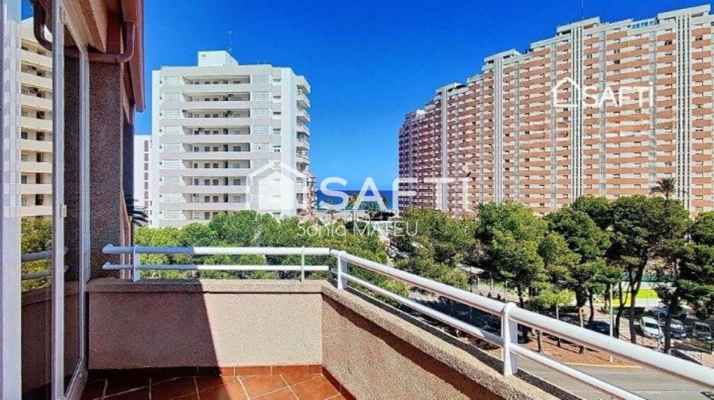 Imagen 2 de ¡Impresionante Ático Dúplex con Vistas al Mar y la Montaña!