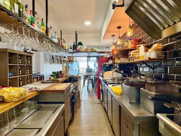 Imagen 4 de Bar Tapas primera linea de mar