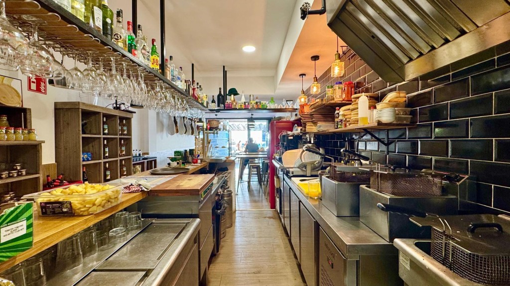 Imagen 4 de Bar Tapas primera linea de mar