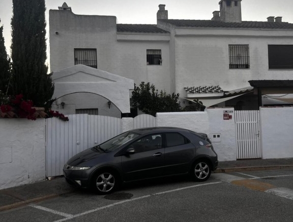 Imagen 2 de PRECIOSA CASITA ADOSADA CON ENCANTO.