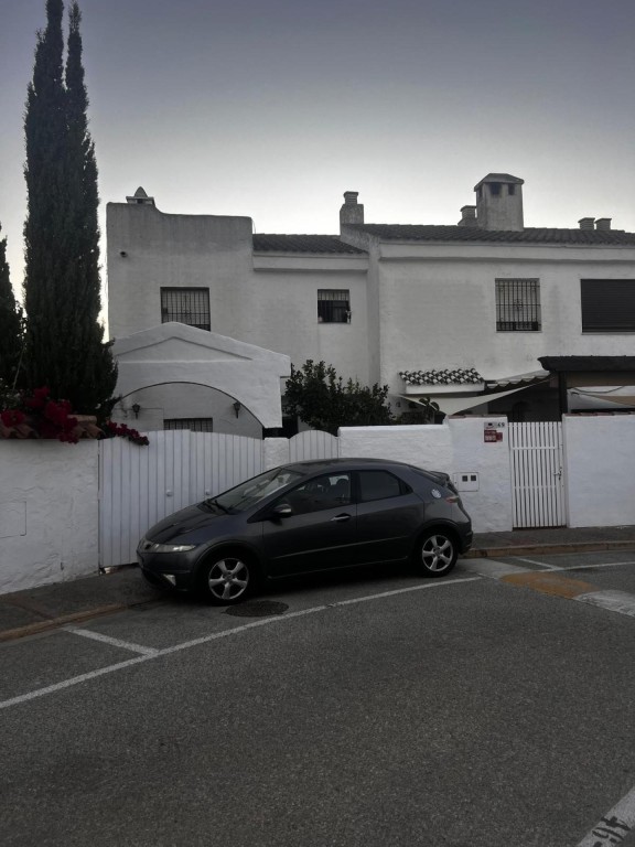 Imagen 2 de PRECIOSA CASITA ADOSADA CON ENCANTO.