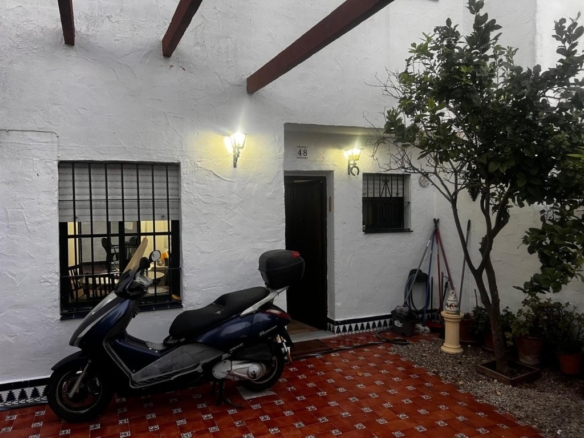 Imagen 3 de PRECIOSA CASITA ADOSADA CON ENCANTO.