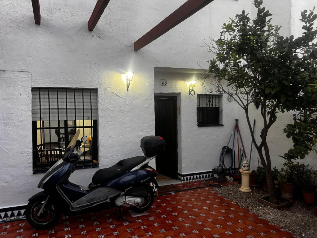 Imagen 3 de PRECIOSA CASITA ADOSADA CON ENCANTO.