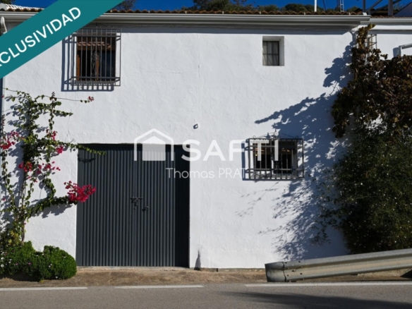 Imagen 2 de Casa Rústica Adosada con Gran Potencial – La Parrilla