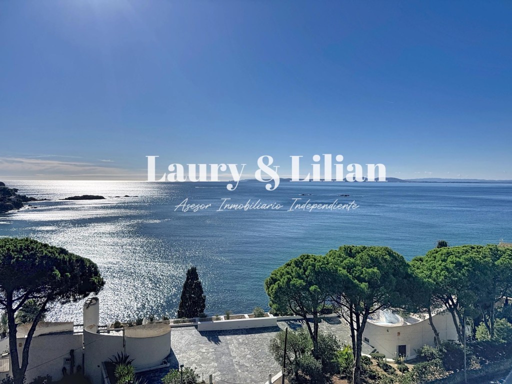 Imagen 4 de Apartamento de lujo de dos dormitorios con vistas al mar y plaza de aparcamiento.