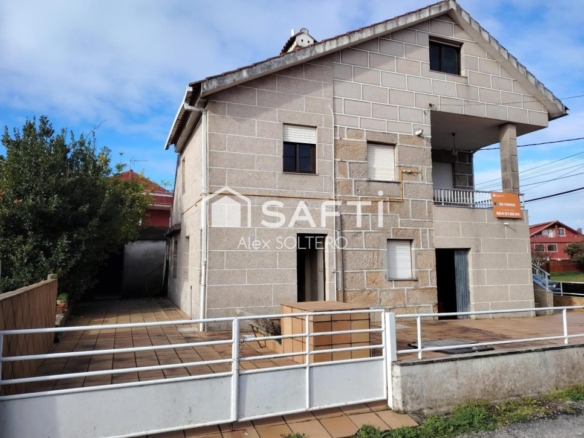 Imagen 2 de Casa de piedra en Valladares con jardín y garaje