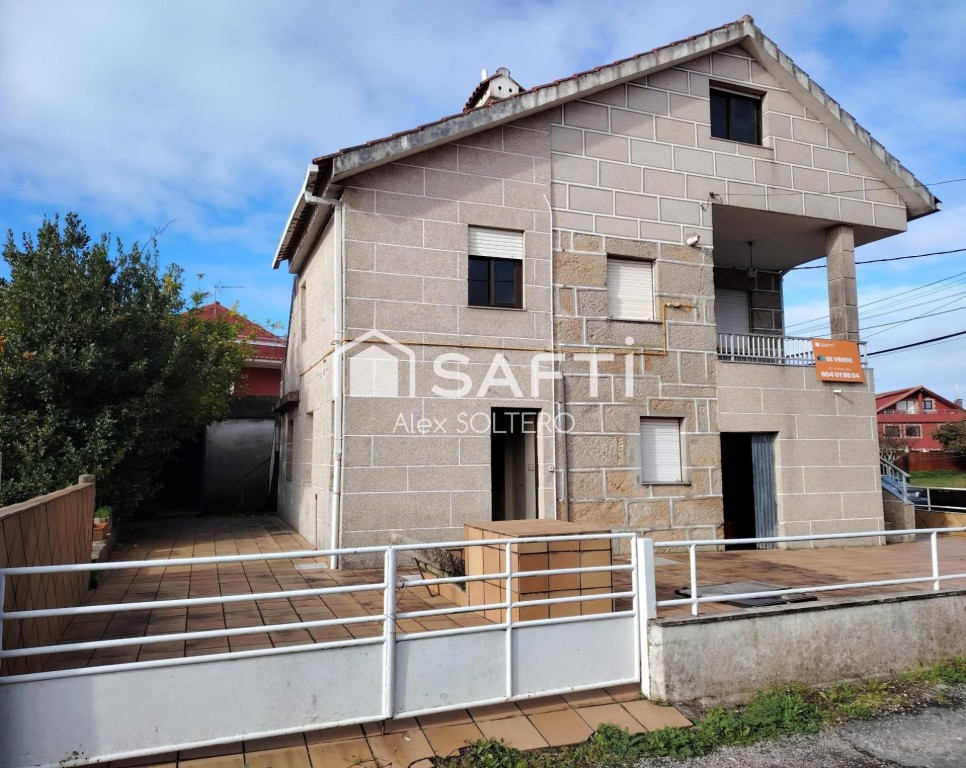 Imagen 2 de Casa de piedra en Valladares con jardín y garaje