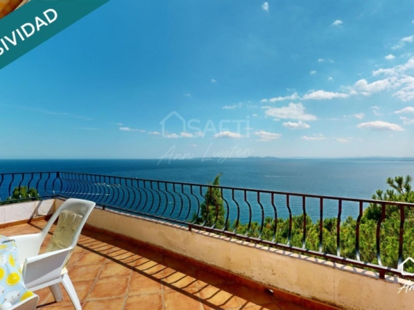 Imagen 1 de Roses – Villa con vistas privilegiadas a la Bahía