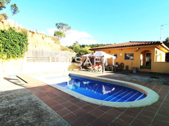 Imagen 3 de Preciosa casa 4 habitaciones con piscina y vistas despejadas!!