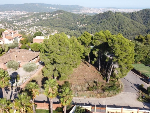 Imagen 4 de Espectacular terreno plano con vistas a Barcelona