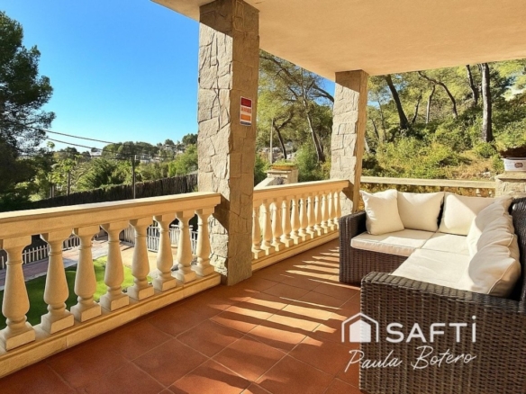 Imagen 1 de Encantadora casa unifamiliar cerca de Sitges – entorno natural y amplitud