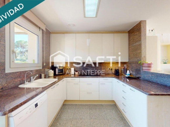 Imagen 4 de EXCLUSIVO CHALET - VISTAS PANORAMICAS - EXCEPCIONAL ESPACIO EXTERIOR