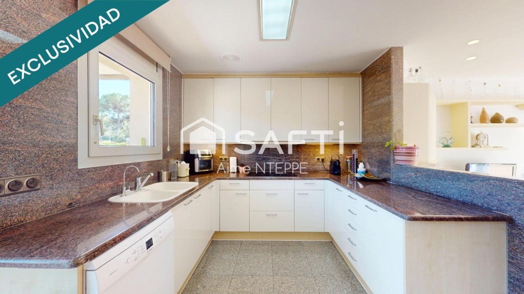 Imagen 4 de EXCLUSIVO CHALET - VISTAS PANORAMICAS - EXCEPCIONAL ESPACIO EXTERIOR