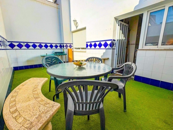 garaje y todas las comodidades.