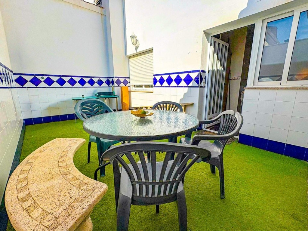 garaje y todas las comodidades.