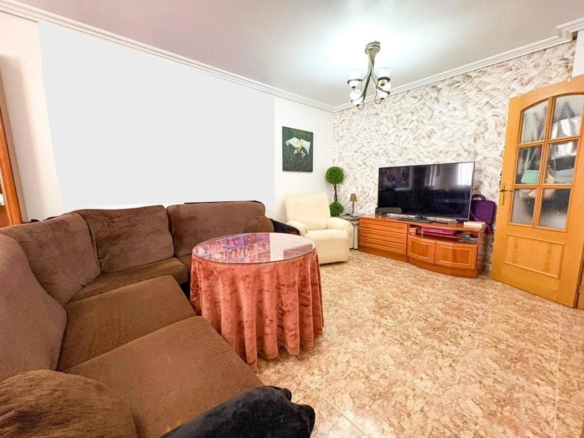 garaje y todas las comodidades.