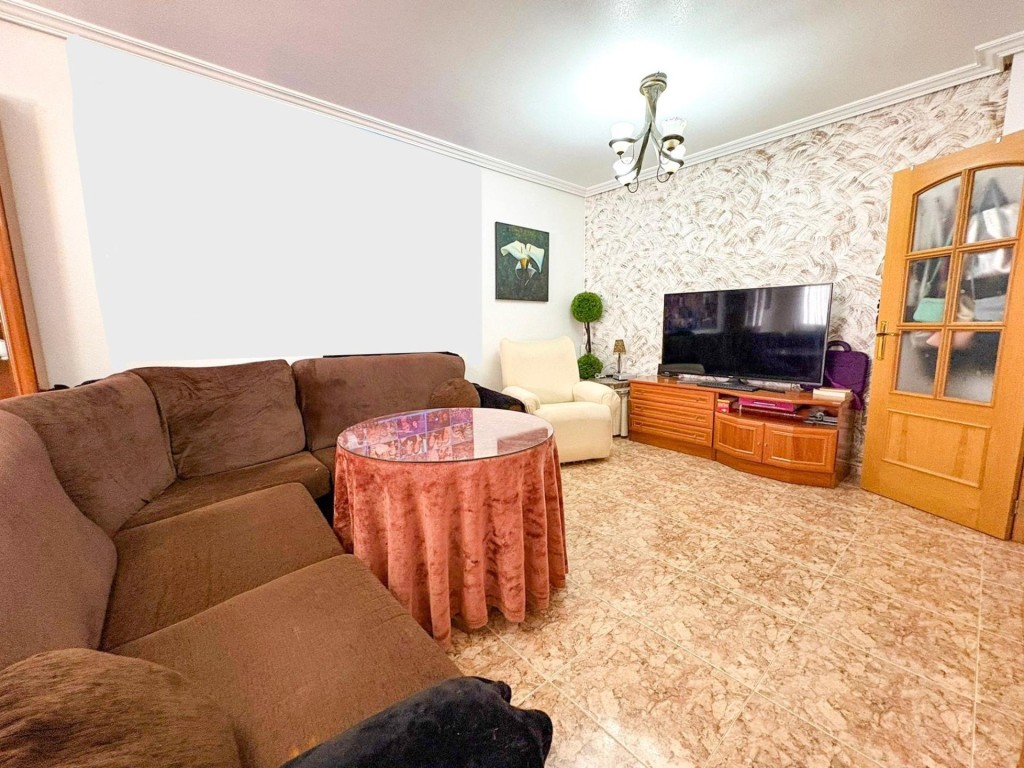 garaje y todas las comodidades.