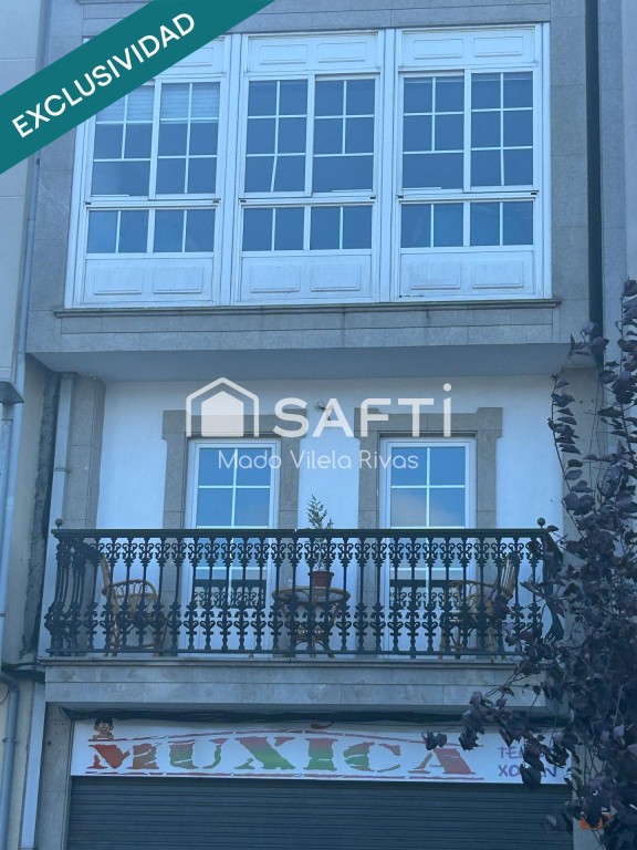 Imagen 2 de Venta de edificio en el centro de Melide de 3 niveles y 7 pisos los cuales incluido el bajo comercial están alquilados.