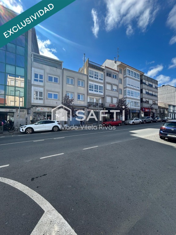 Imagen 3 de Venta de edificio en el centro de Melide de 3 niveles y 7 pisos los cuales incluido el bajo comercial están alquilados.