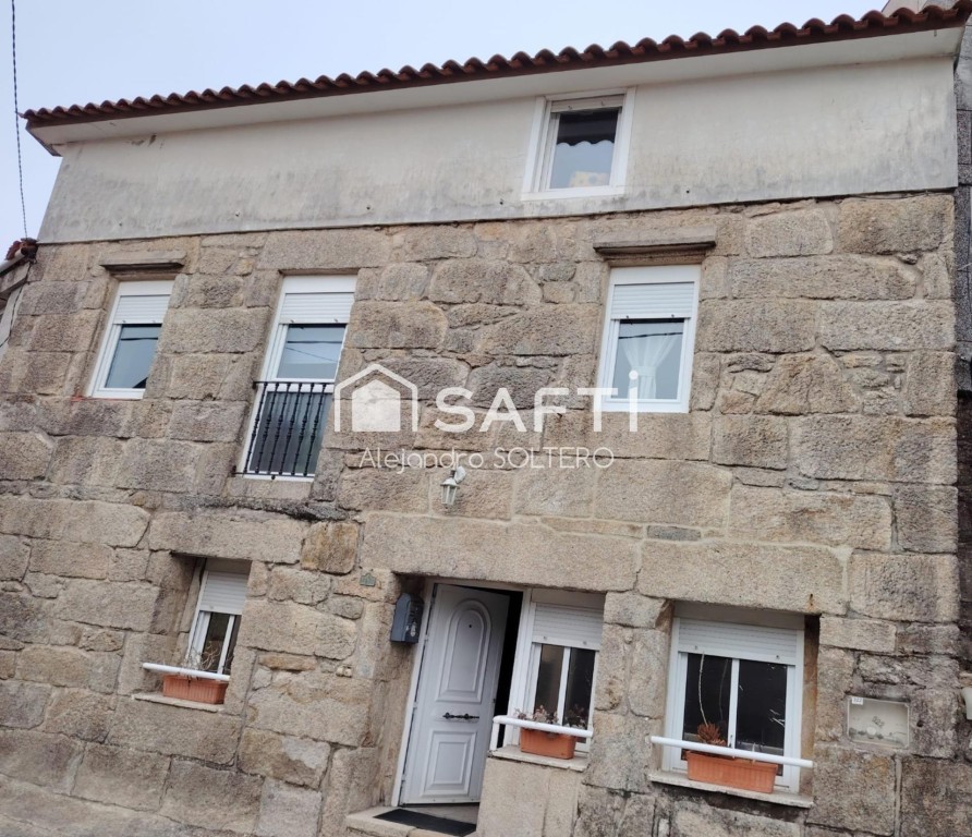 Imagen 2 de Casa de piedra con mucho encanto en Baredo-Baiona