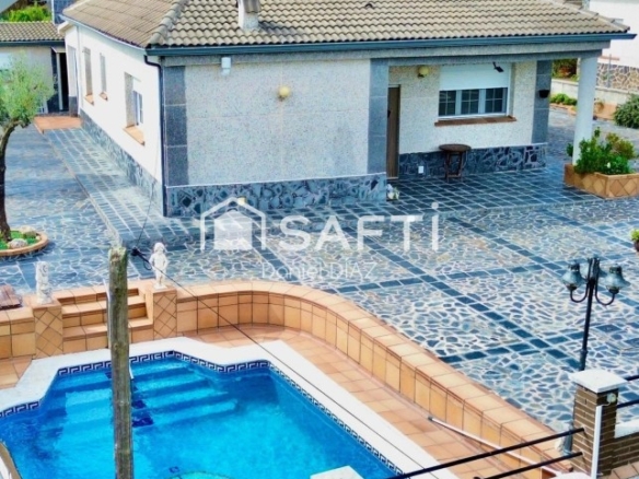 Imagen 2 de Espectacular Casa en Can fornica.