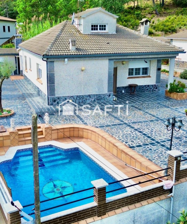 Imagen 2 de Espectacular Casa en Can fornica.