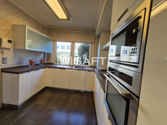 Imagen 1 de Chalet Adosado - Lujo y calma atlántica en Nigrán