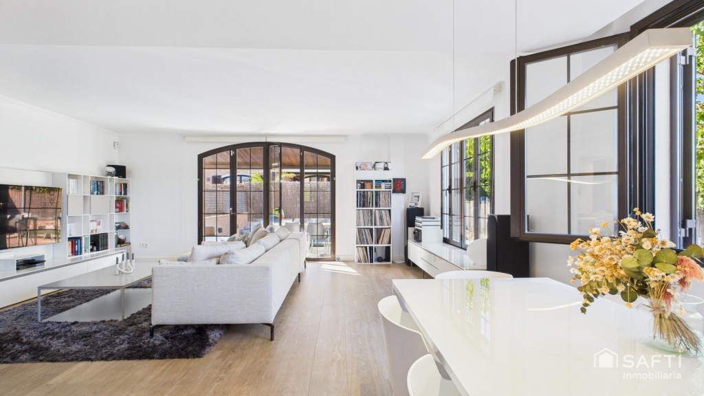 Imagen 1 de Villa de diseño amueblada y conectada en Puig de Ros – C/ Esparver