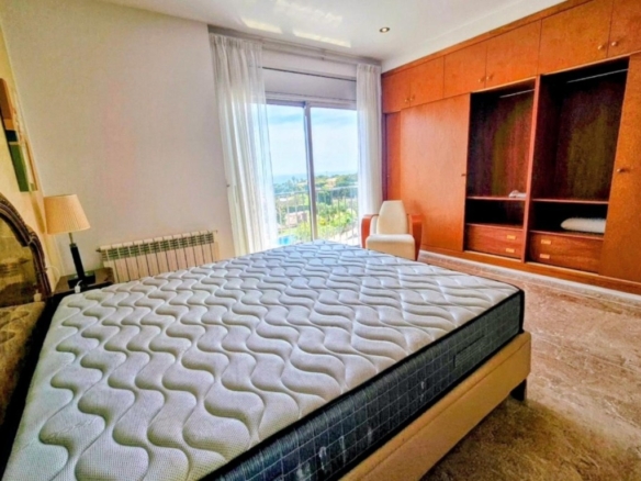 piscina y vistas únicas.