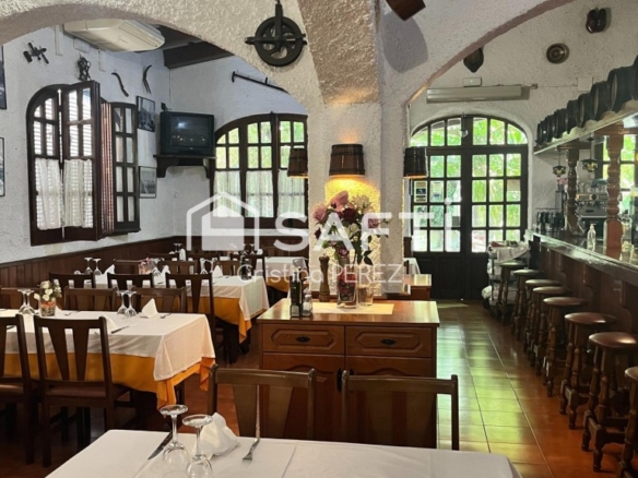 Imagen 2 de Pineda: Restaurante 50 Años + Parcela Edificable