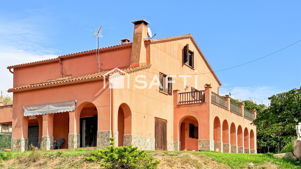 Imagen 1 de GRAN CASA ESTILO MASÍA-VILLA CATALANA CON DOS VIVIENDAS INDEPENDIENTES EN LLIÇÁ D'AVALL