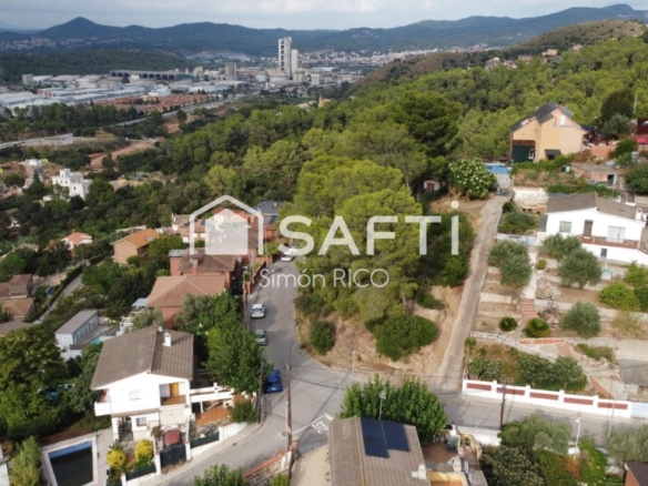 Imagen 2 de Fantástico terreno urbano con vistas en Cervelló.