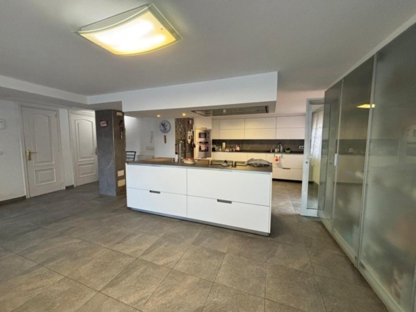 Imagen 2 de SE VENDE IMPRESIONANTE CHALET CON VISTAS AL MAR EN PANXON - NIGRAN