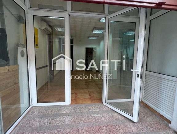 Imagen 1 de Local con opción a vivienda junto al mar.