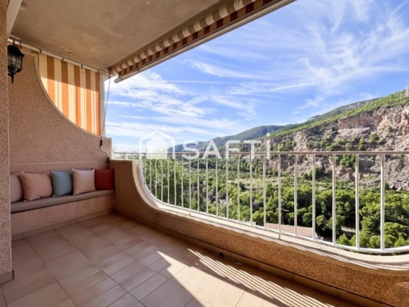 Imagen 2 de Elegante vivienda unifamiliar con vistas al mar en Les Botigues de Sitges