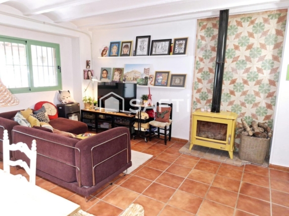 Imagen 1 de Casa rústica de 4 habitaciones cerca de Pinoso - Sin comisión.