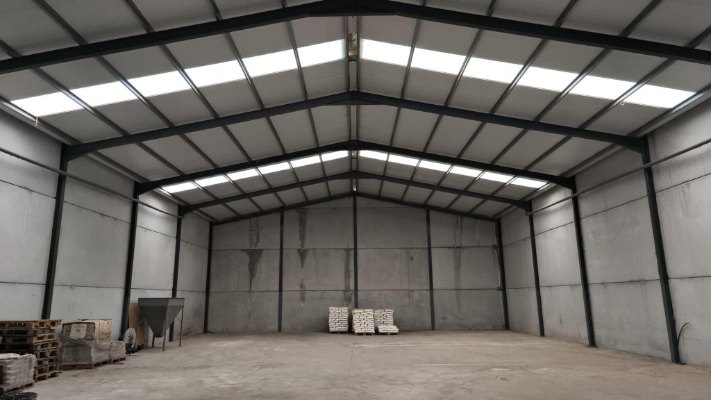 Imagen 1 de NAVE PRACTICAMENTE NUEVA EN SITUACION INMEJORABLE.