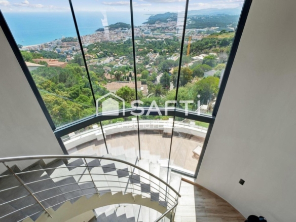 Imagen 4 de Casa-Chalet en Venta en Lloret De Mar