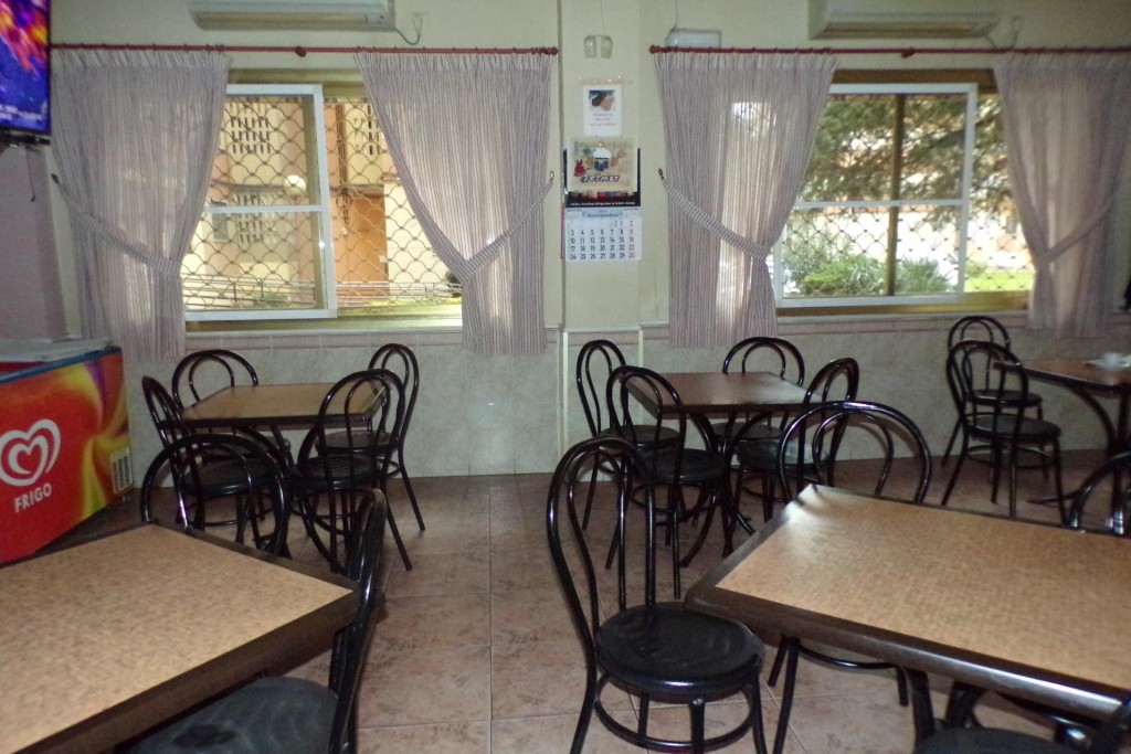 con clientela suficiente para pagar las letras y local almacén en el mismo precio.